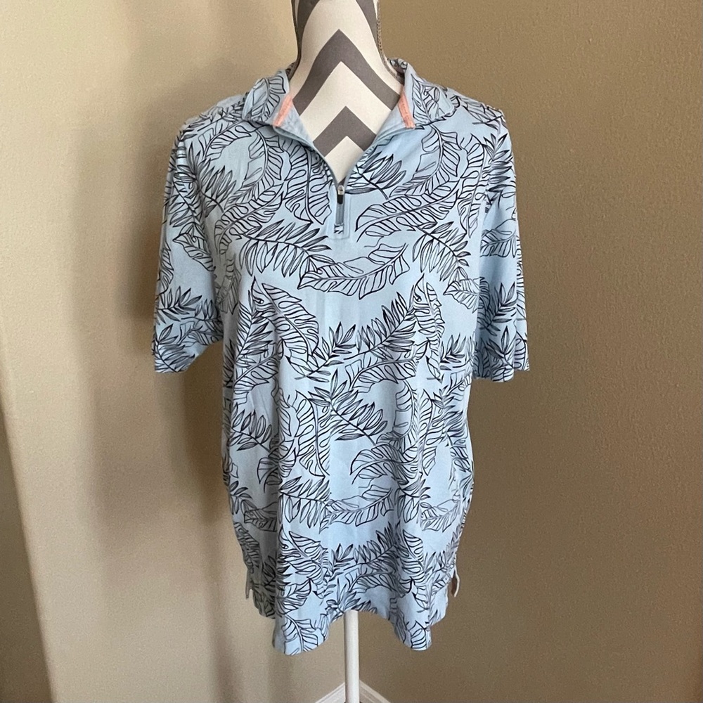 Caribbean Blue Pull Over - Front Zipper - Short Sleeve Shirt - Size: Medium